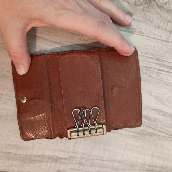LOUIS VUITTON Key Case Monogram - Picture 9 of 12